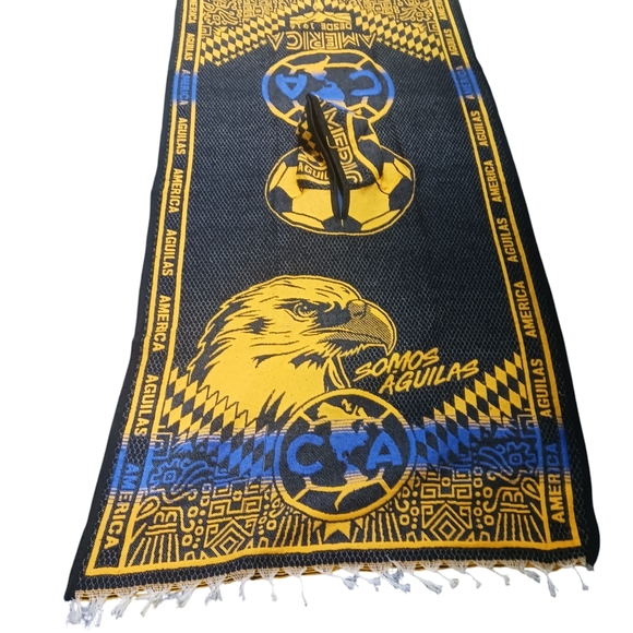 Club America Hooded Poncho with Eagle On Front And Club Logo On Back - Picture 7 of 8